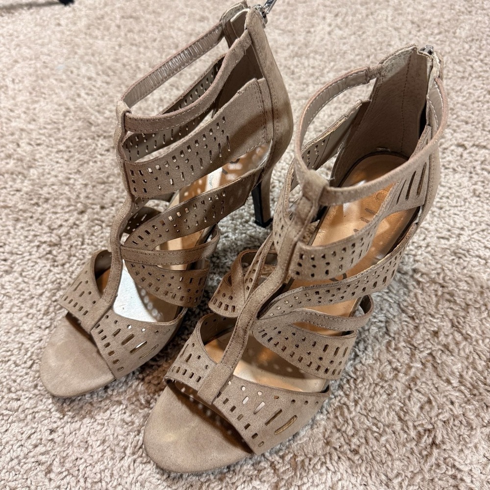 Unisa Womens Strappy Heels Taupe Suede Sandals Zip Stiletto Size 8.5 EUC